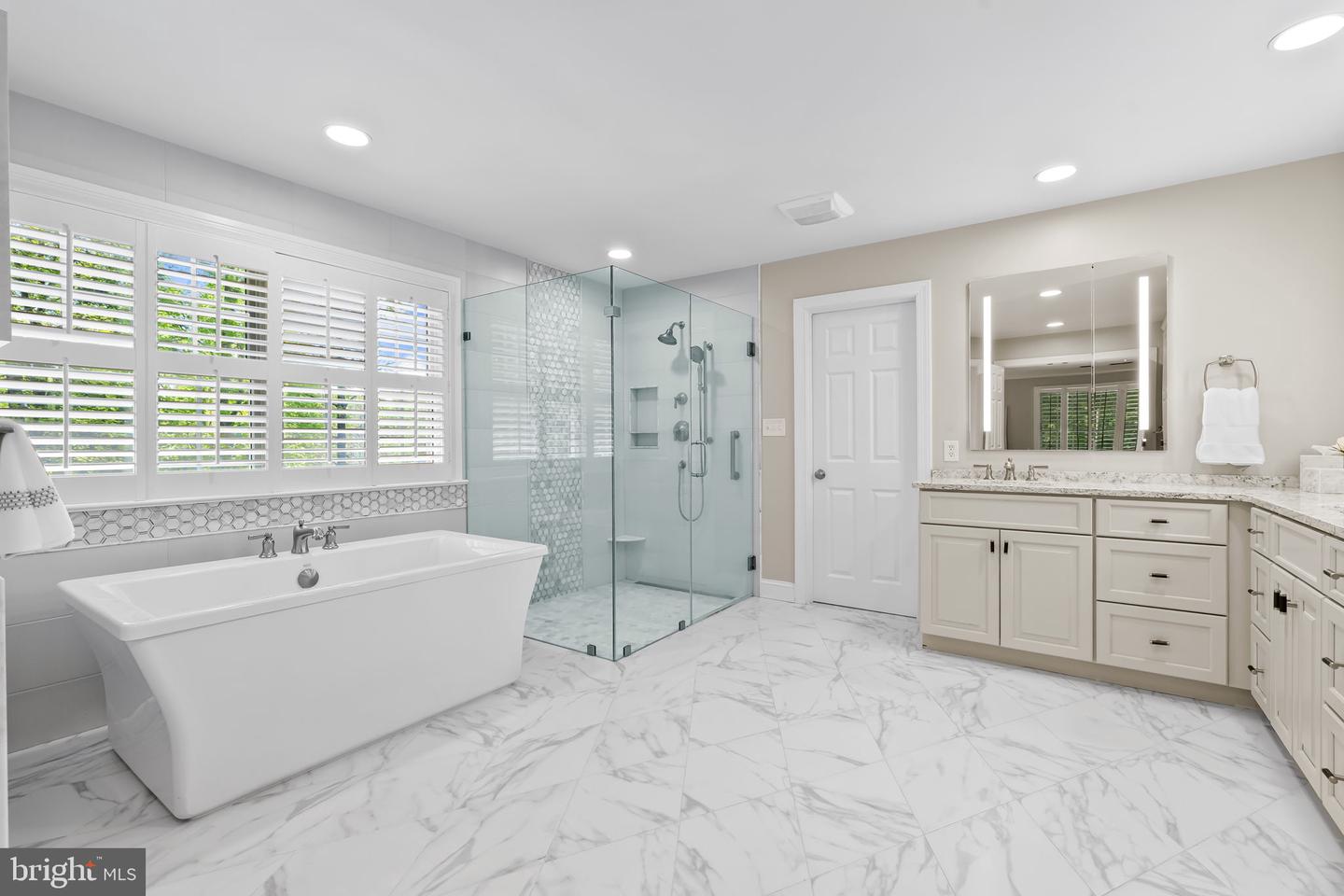 Ellicott City, Maryland, 21042, United States, 5 Bedrooms Bedrooms, ,5 BathroomsBathrooms,Residential,Active,2044187