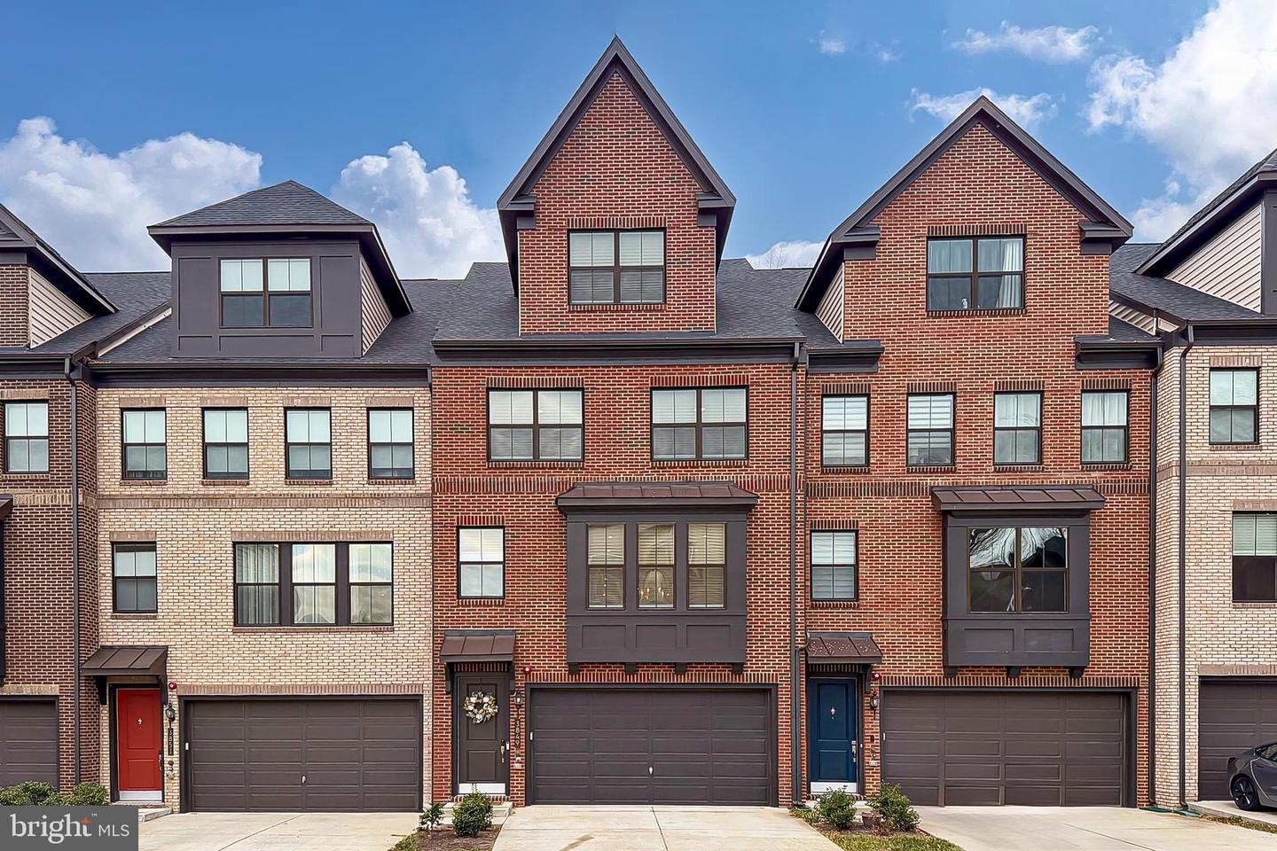 Fairfax, Virginia, 22033, United States, 4 Bedrooms Bedrooms, ,5 BathroomsBathrooms,Residential,Active,2010219