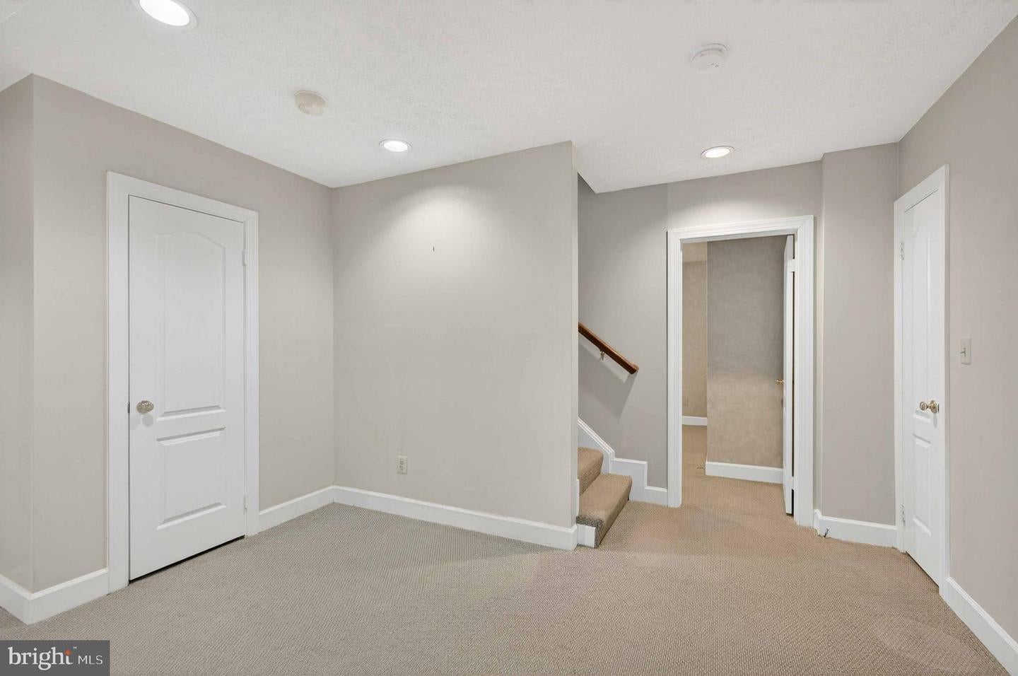Clifton, Virginia, 20124, United States, 5 Bedrooms Bedrooms, ,6 BathroomsBathrooms,Residential,Active,2025639