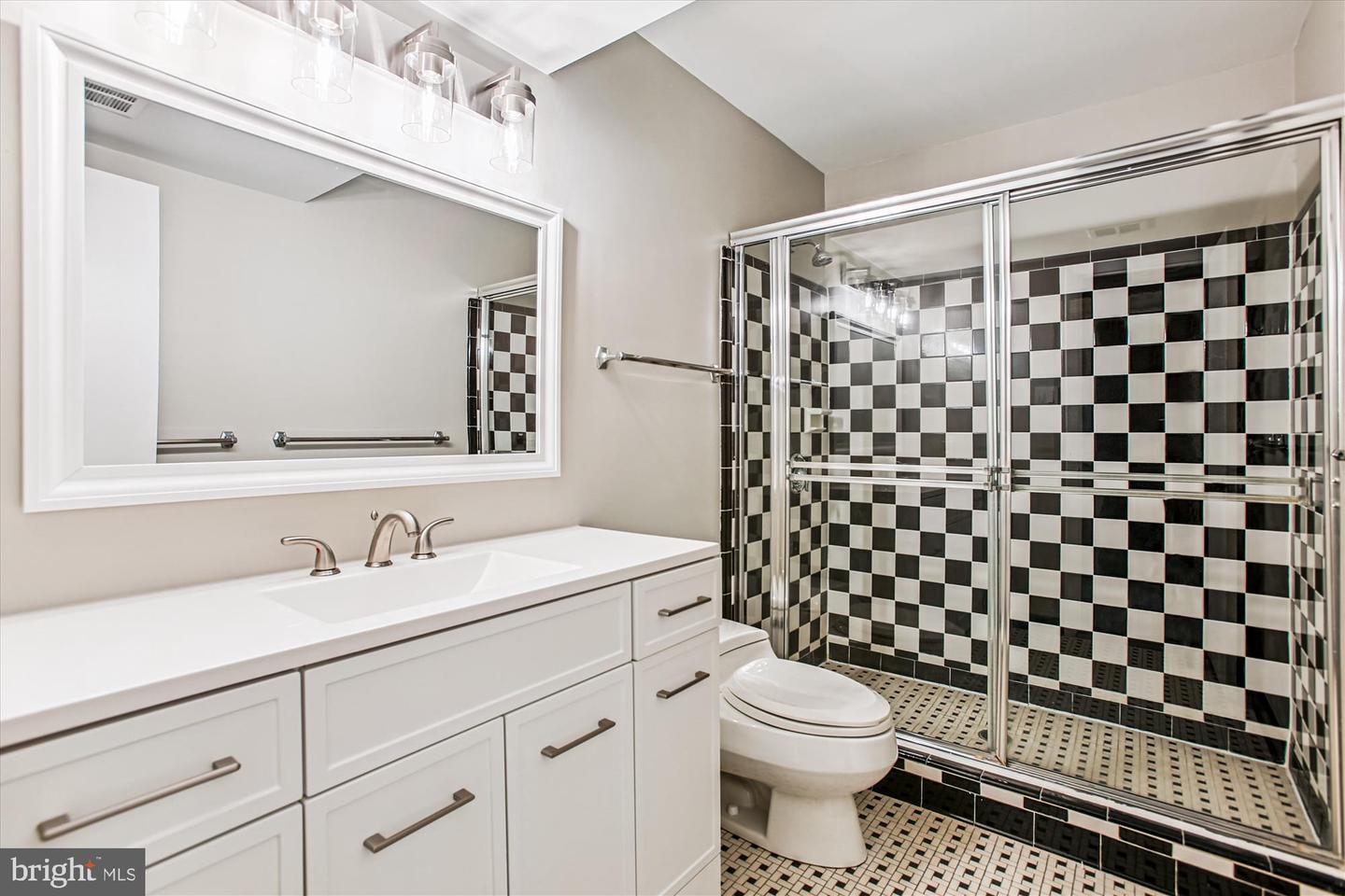 Arlington, Virginia, 22202, United States, 5 Bedrooms Bedrooms, ,3 BathroomsBathrooms,Residential,Active,1926909