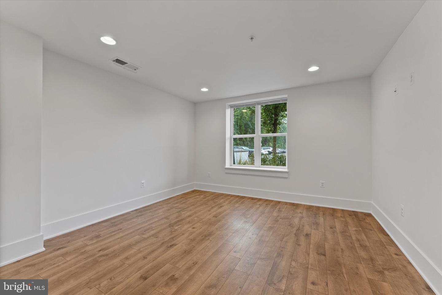 Potomac, Maryland, 20854, United States, 4 Bedrooms Bedrooms, ,5 BathroomsBathrooms,Residential,Active,1961966