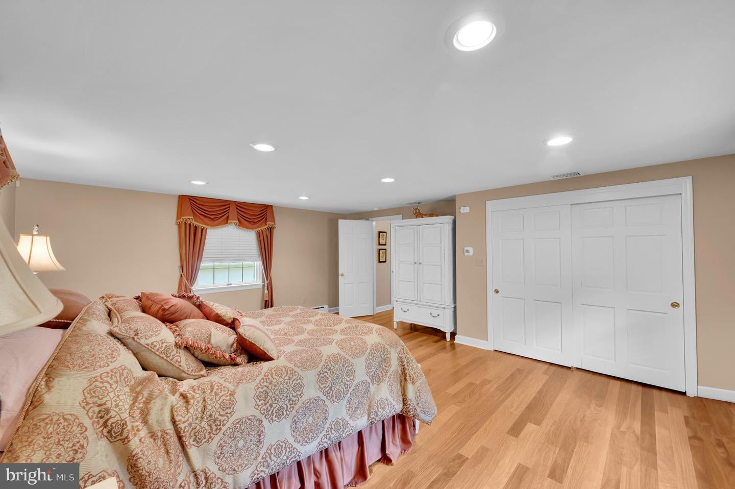Freehold, New Jersey, 07728, United States, 3 Bedrooms Bedrooms, ,3 BathroomsBathrooms,Residential,Active,1922297