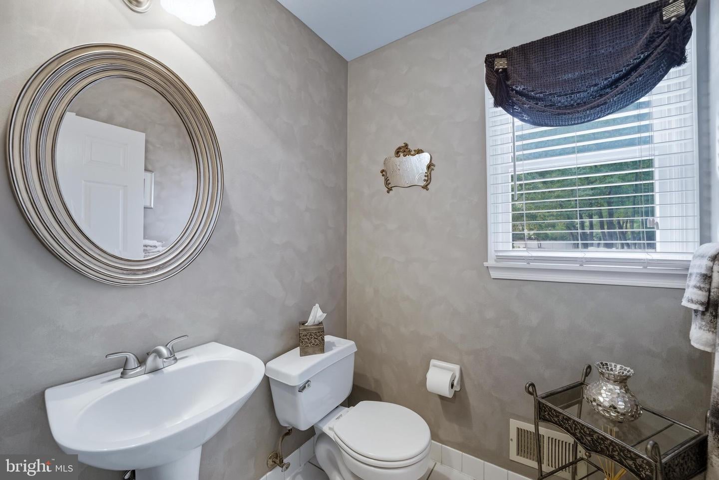 Monroe Township, New Jersey, 08831, United States, 4 Bedrooms Bedrooms, ,3 BathroomsBathrooms,Residential,Active,1962243