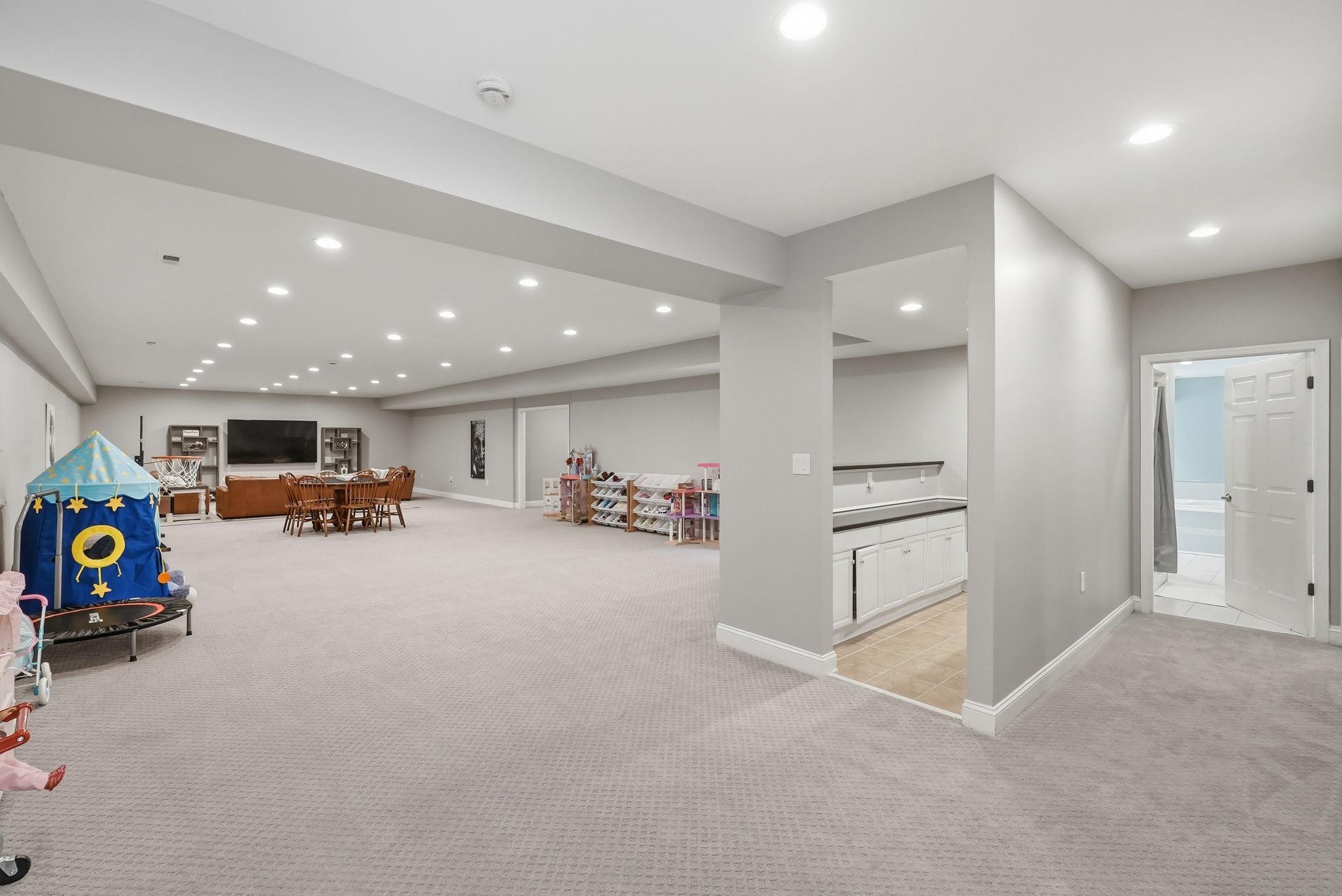North Potomac, Maryland, 20878, United States, 7 Bedrooms Bedrooms, ,8 BathroomsBathrooms,Residential,Active,2044145