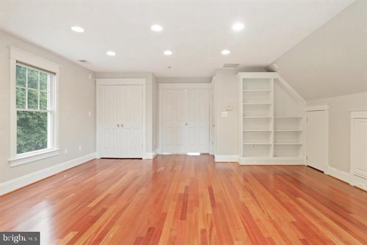 Mclean, Virginia, 22101, United States, 3 Bedrooms Bedrooms, ,3 BathroomsBathrooms,Residential,Active,1922333