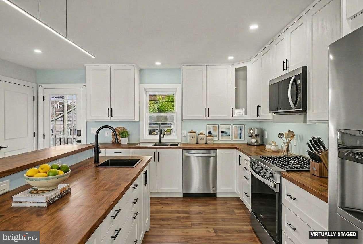 Sparrows Point, Maryland, 21219, United States, 5 Bedrooms Bedrooms, ,4 BathroomsBathrooms,Residential,Active,2041470