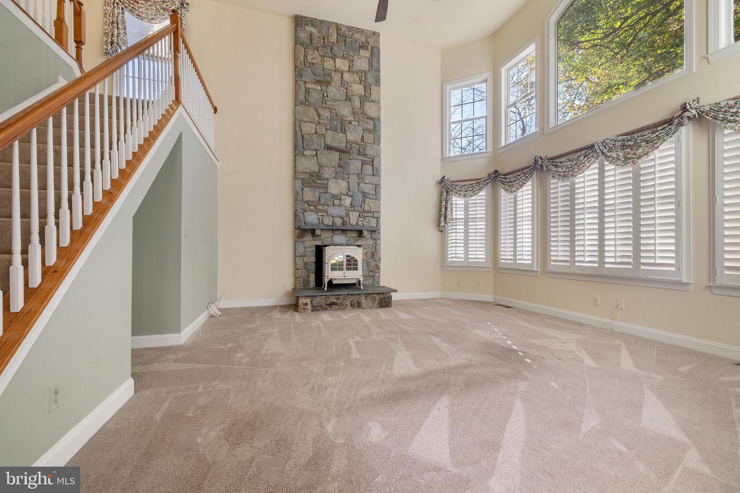 Rockville, Maryland, 20850, United States, 6 Bedrooms Bedrooms, ,5 BathroomsBathrooms,Residential,Active,1970950