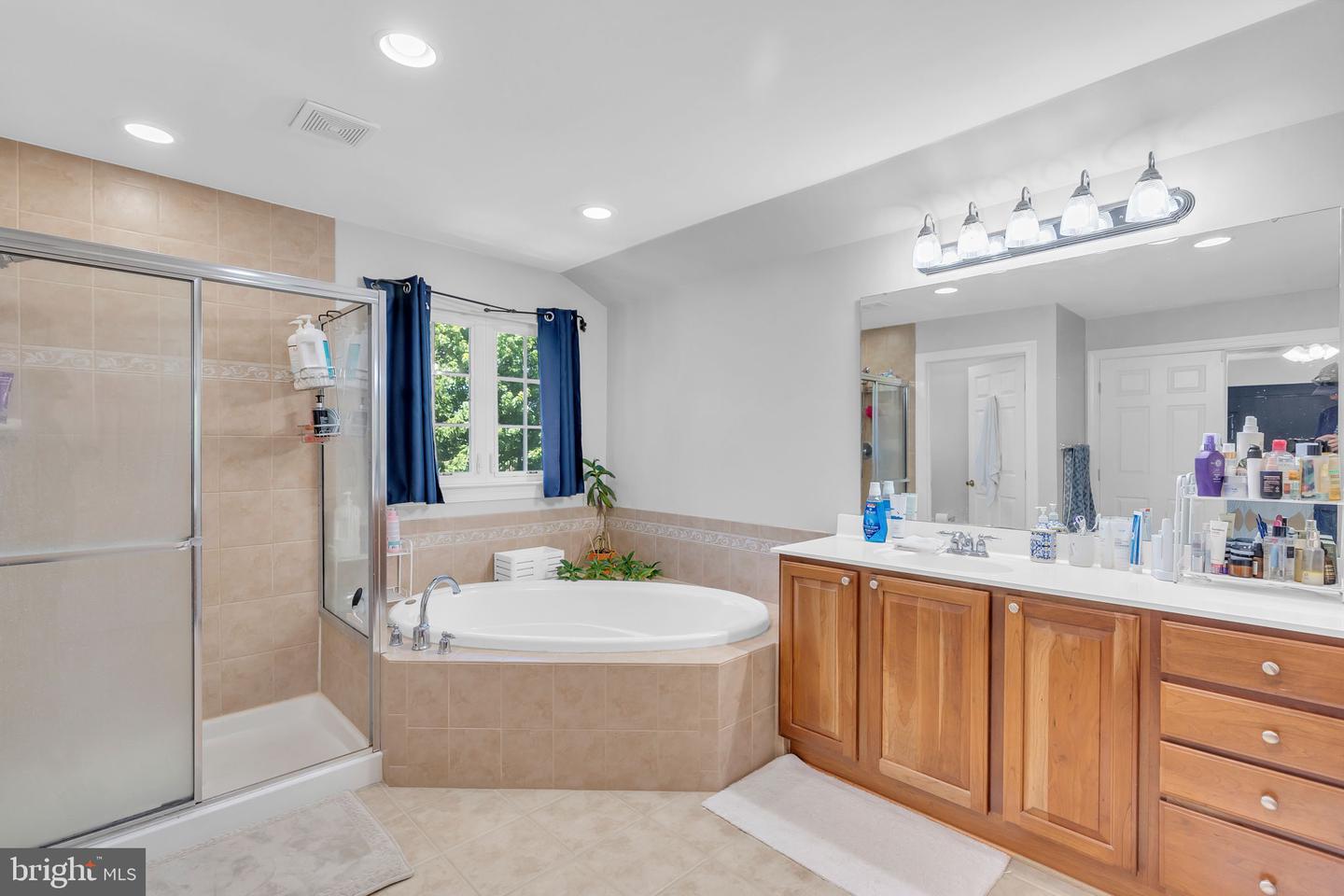 Manassas, Virginia, 20112, United States, 6 Bedrooms Bedrooms, ,5 BathroomsBathrooms,Residential,Active,2052030