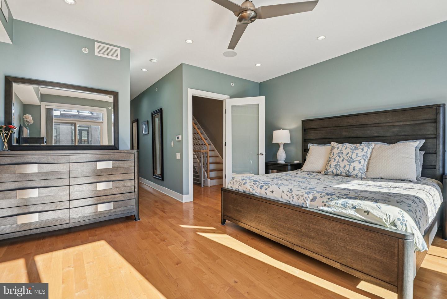 Philadelphia, Pennsylvania, 19147, United States, 4 Bedrooms Bedrooms, ,4 BathroomsBathrooms,Residential,Active,1999178