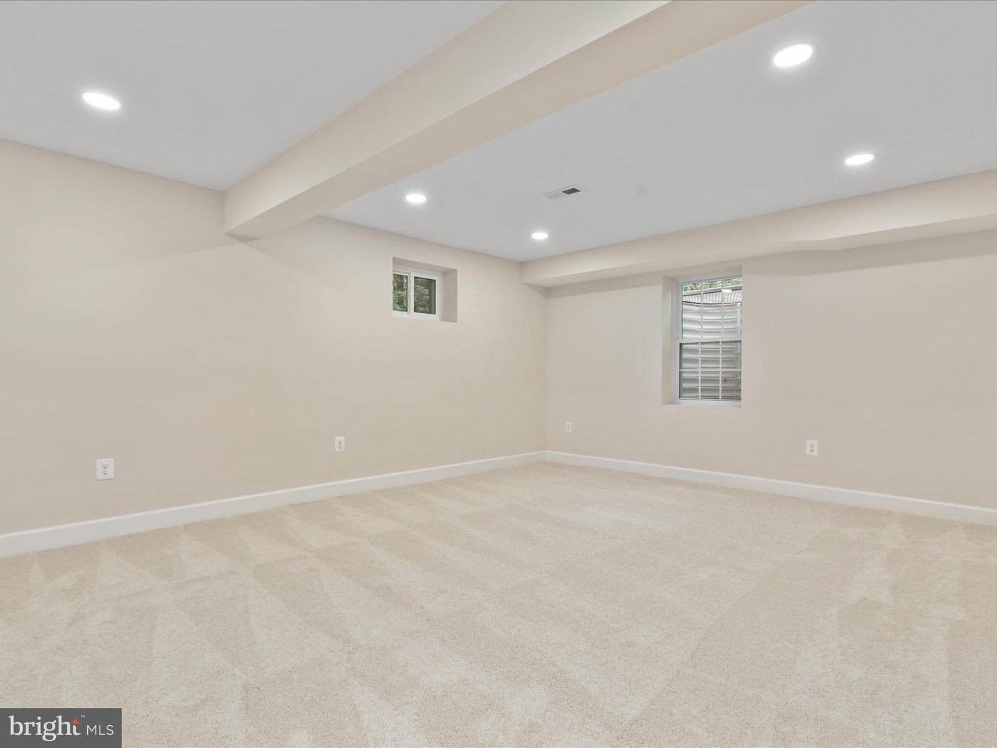 Clifton, Virginia, 20124, United States, 5 Bedrooms Bedrooms, ,5 BathroomsBathrooms,Residential,Active,1998598