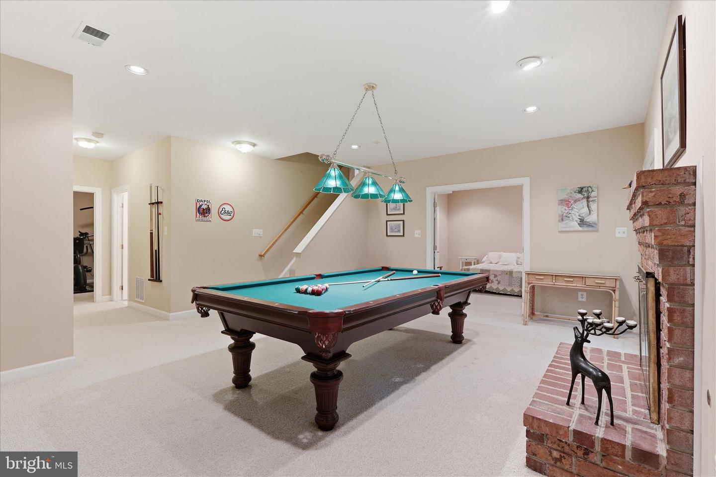 Oakton, Virginia, 22124, United States, 5 Bedrooms Bedrooms, ,5 BathroomsBathrooms,Residential,Pending,2045766