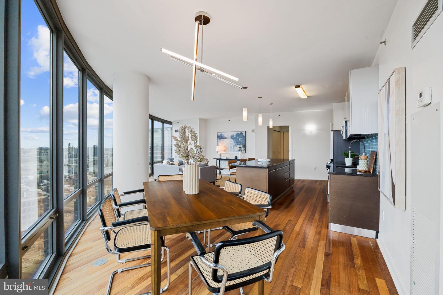 Philadelphia, Pennsylvania, 19103, United States, 3 Bedrooms Bedrooms, ,4 BathroomsBathrooms,Residential,Active,1993681