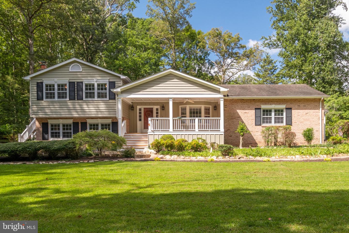 Fairfax Station, Virginia, 22039, United States, 4 Bedrooms Bedrooms, ,3 BathroomsBathrooms,Residential,Active,1936424