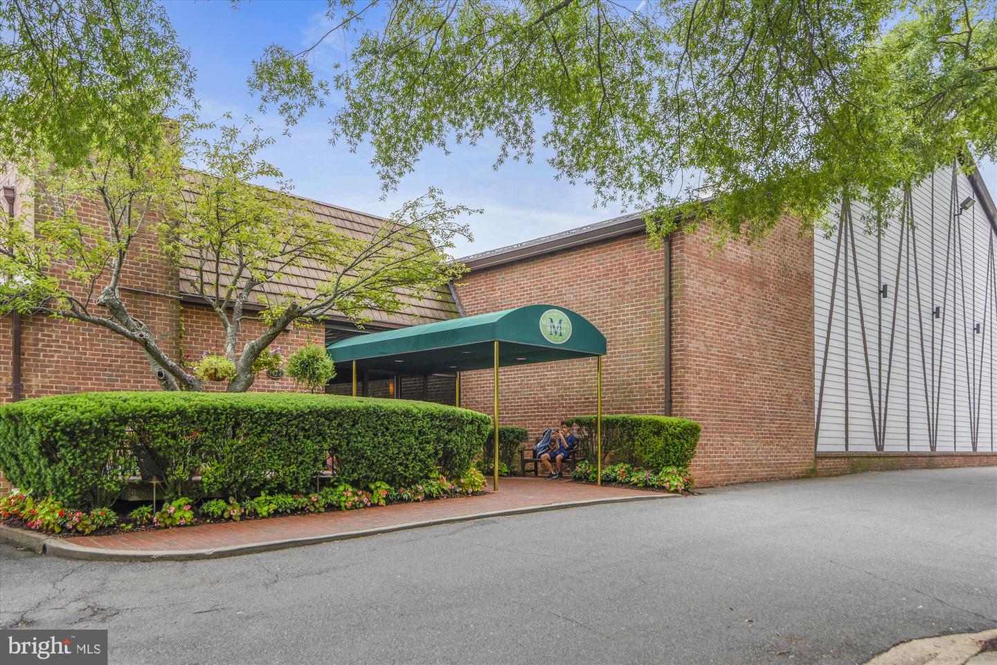 Mclean, Virginia, 22102, United States, 4 Bedrooms Bedrooms, ,3 BathroomsBathrooms,Residential,Pending,1929414