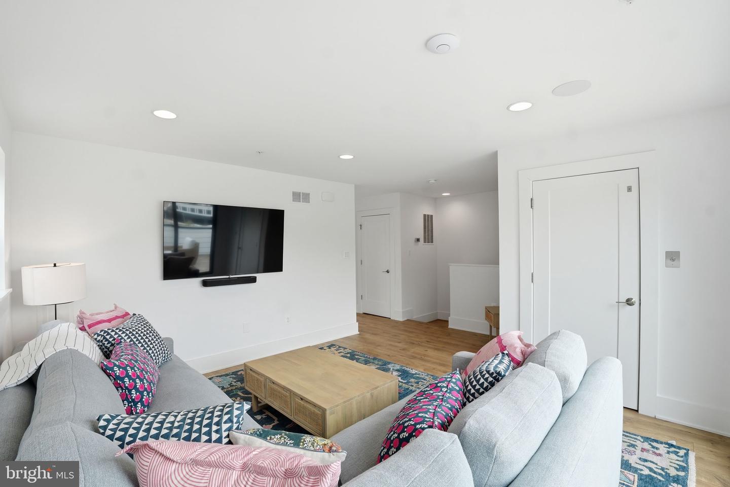 Potomac, Maryland, 20854, United States, 3 Bedrooms Bedrooms, ,5 BathroomsBathrooms,Residential,Active,2044555