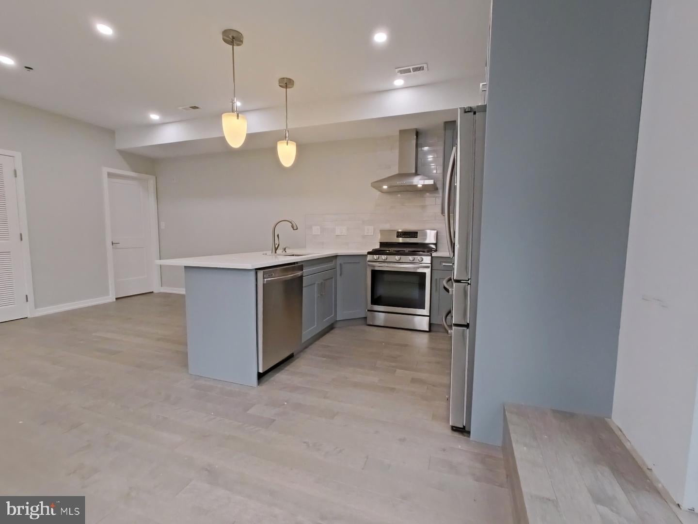 Philadelphia, Pennsylvania, 19130, United States, ,Residential,Active,1952052