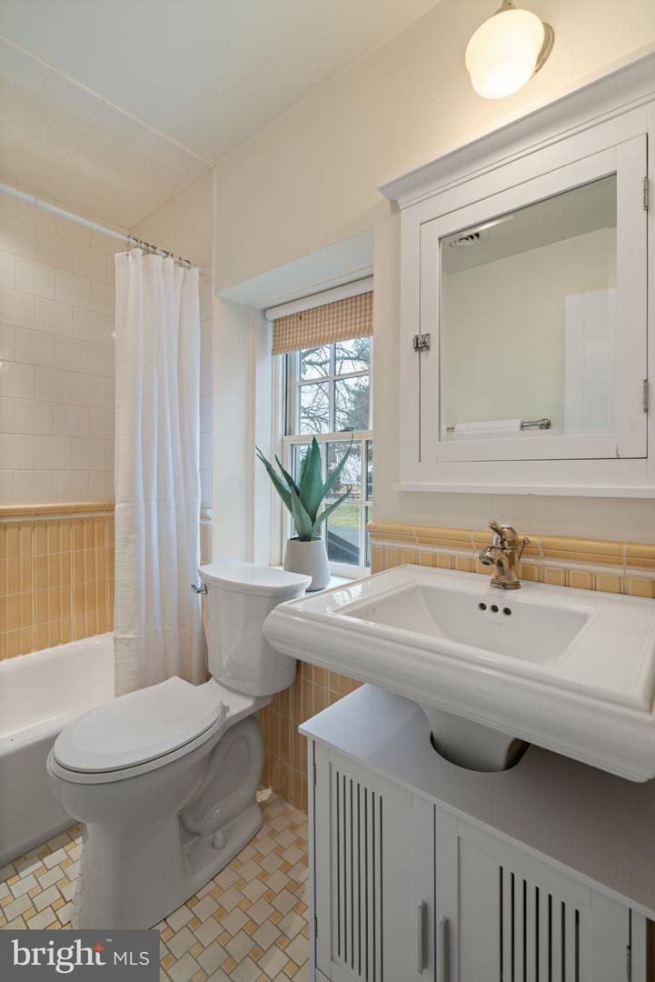 Leesburg, Virginia, 20175, United States, 4 Bedrooms Bedrooms, ,5 BathroomsBathrooms,Residential,Active,2011862