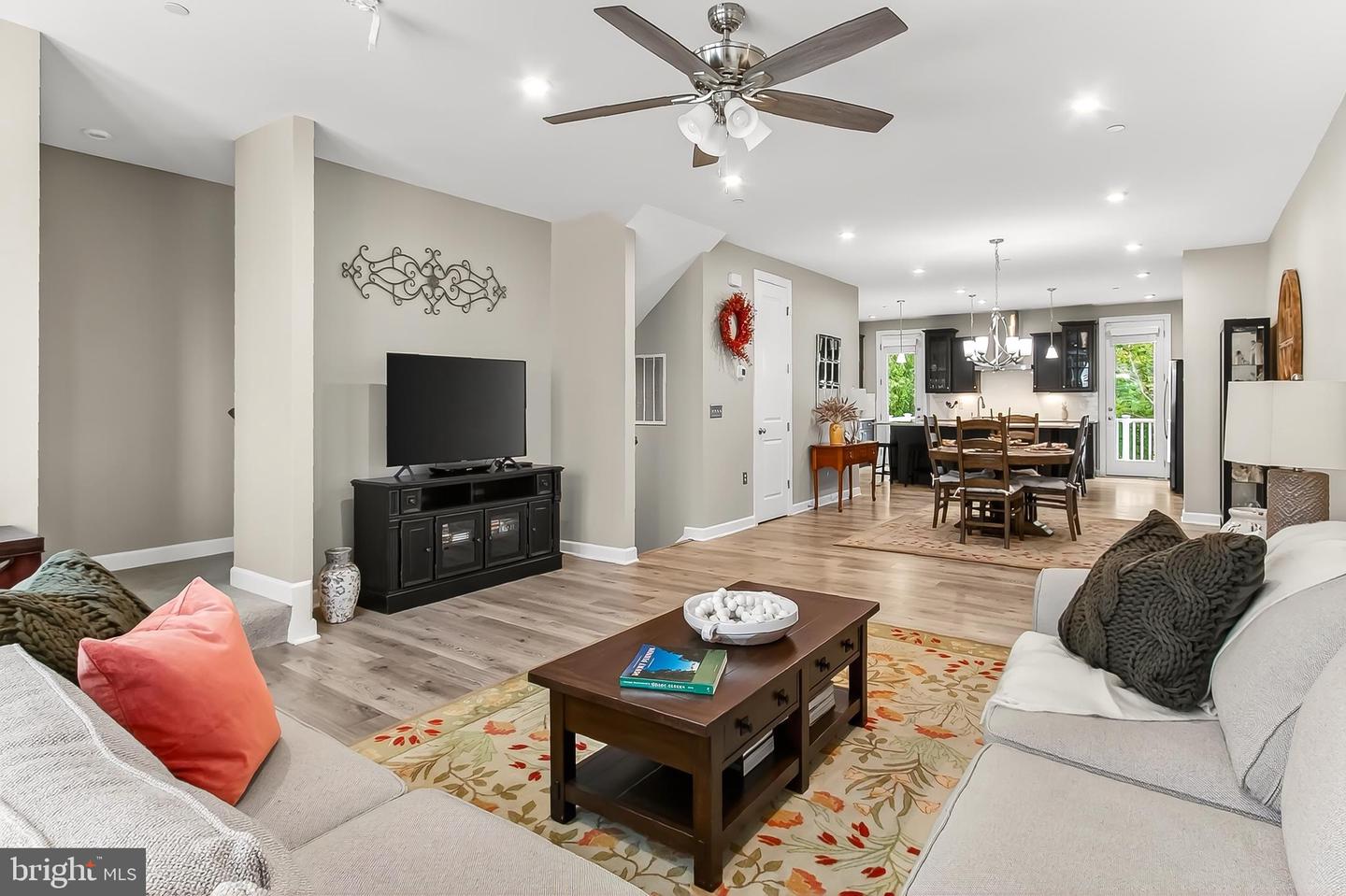 Fairfax, Virginia, 22033, United States, 4 Bedrooms Bedrooms, ,5 BathroomsBathrooms,Residential,Active,1992238