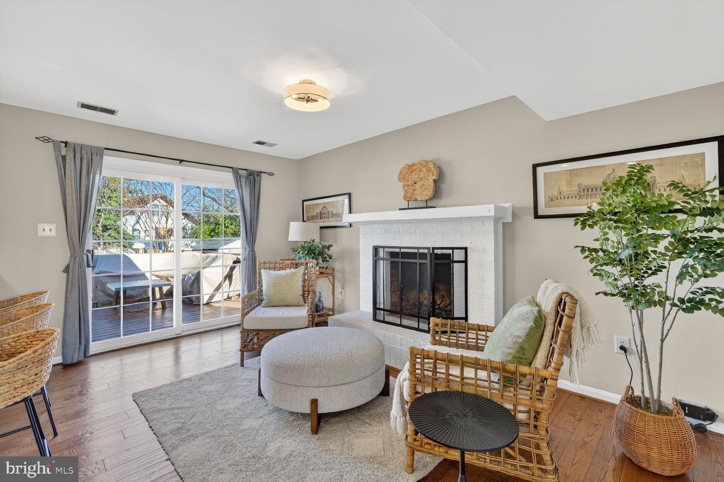 Arlington, Virginia, 22201, United States, 3 Bedrooms Bedrooms, ,3 BathroomsBathrooms,Residential,Active,1997876