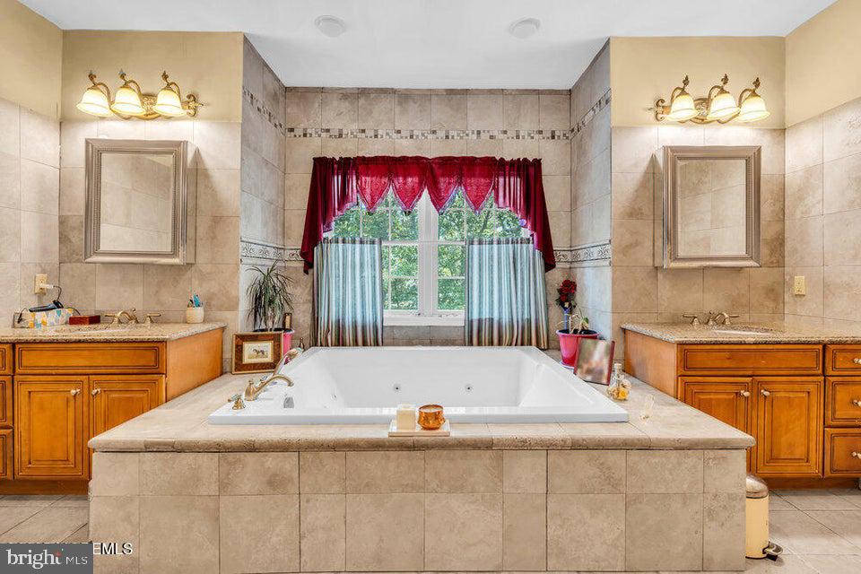 Jackson, New Jersey, 08527, United States, 5 Bedrooms Bedrooms, ,5 BathroomsBathrooms,Residential,Active,1863303