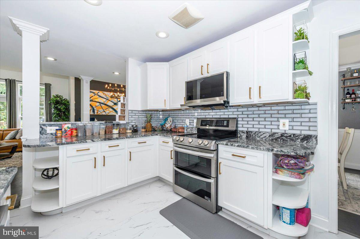 Fairfax, Virginia, 22030, United States, 5 Bedrooms Bedrooms, ,4 BathroomsBathrooms,Residential,Active,1892608