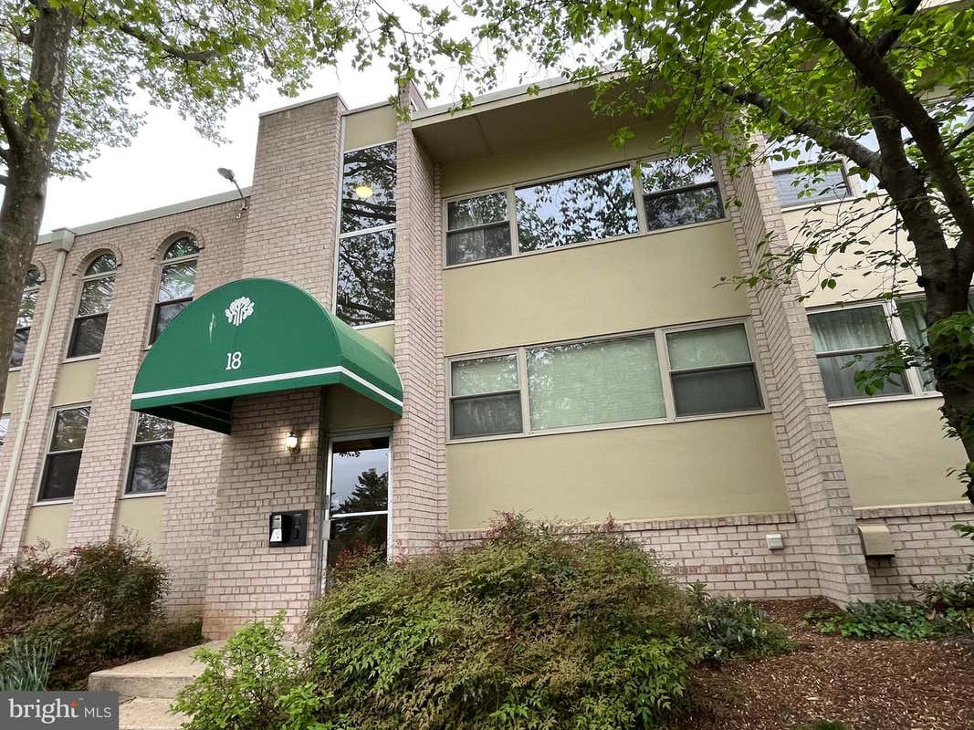 18 CANTERBURY SQ APT 302, ALEXANDRIA, VA 22304, photo 1