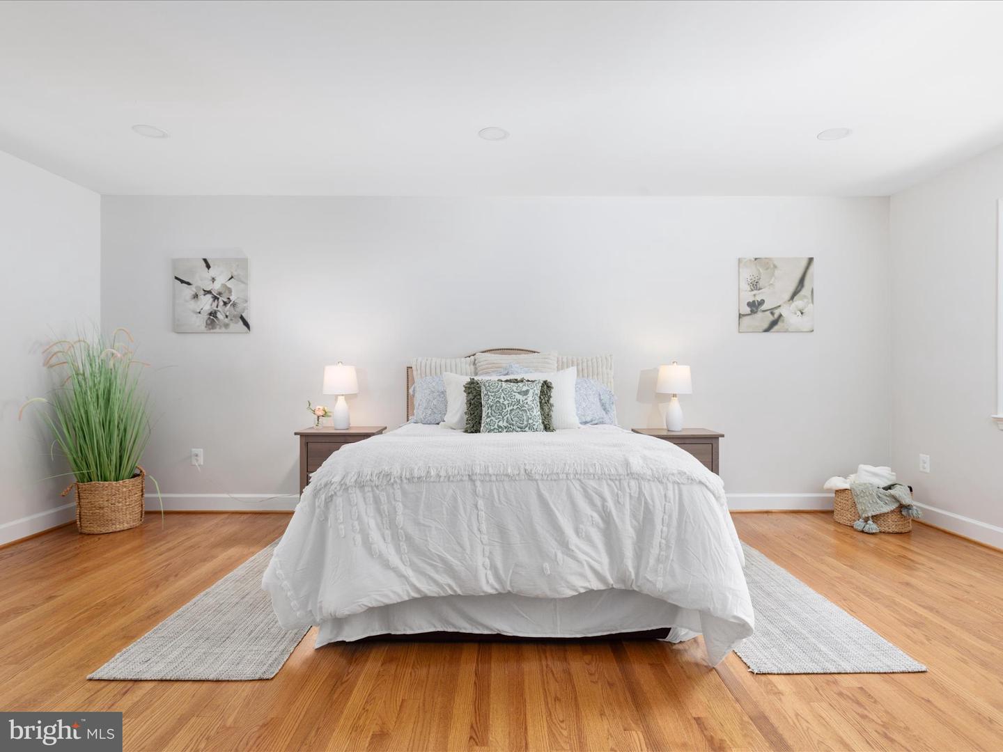 Clifton, Virginia, 20124, United States, 5 Bedrooms Bedrooms, ,5 BathroomsBathrooms,Residential,Active,1998598