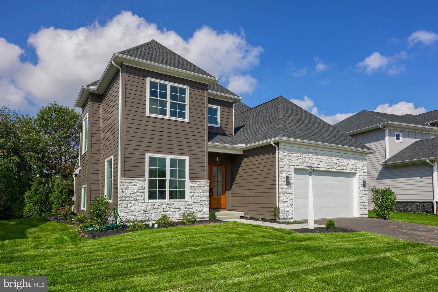 East Petersburg, Pennsylvania, 17520, United States, 4 Bedrooms Bedrooms, ,5 BathroomsBathrooms,Residential,Active,1702111