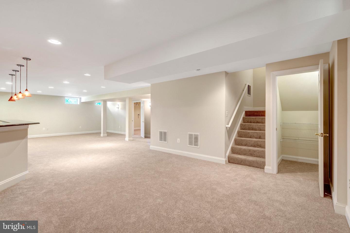 Haymarket, Virginia, 20169, United States, 5 Bedrooms Bedrooms, ,5 BathroomsBathrooms,Residential,Pending,2031766