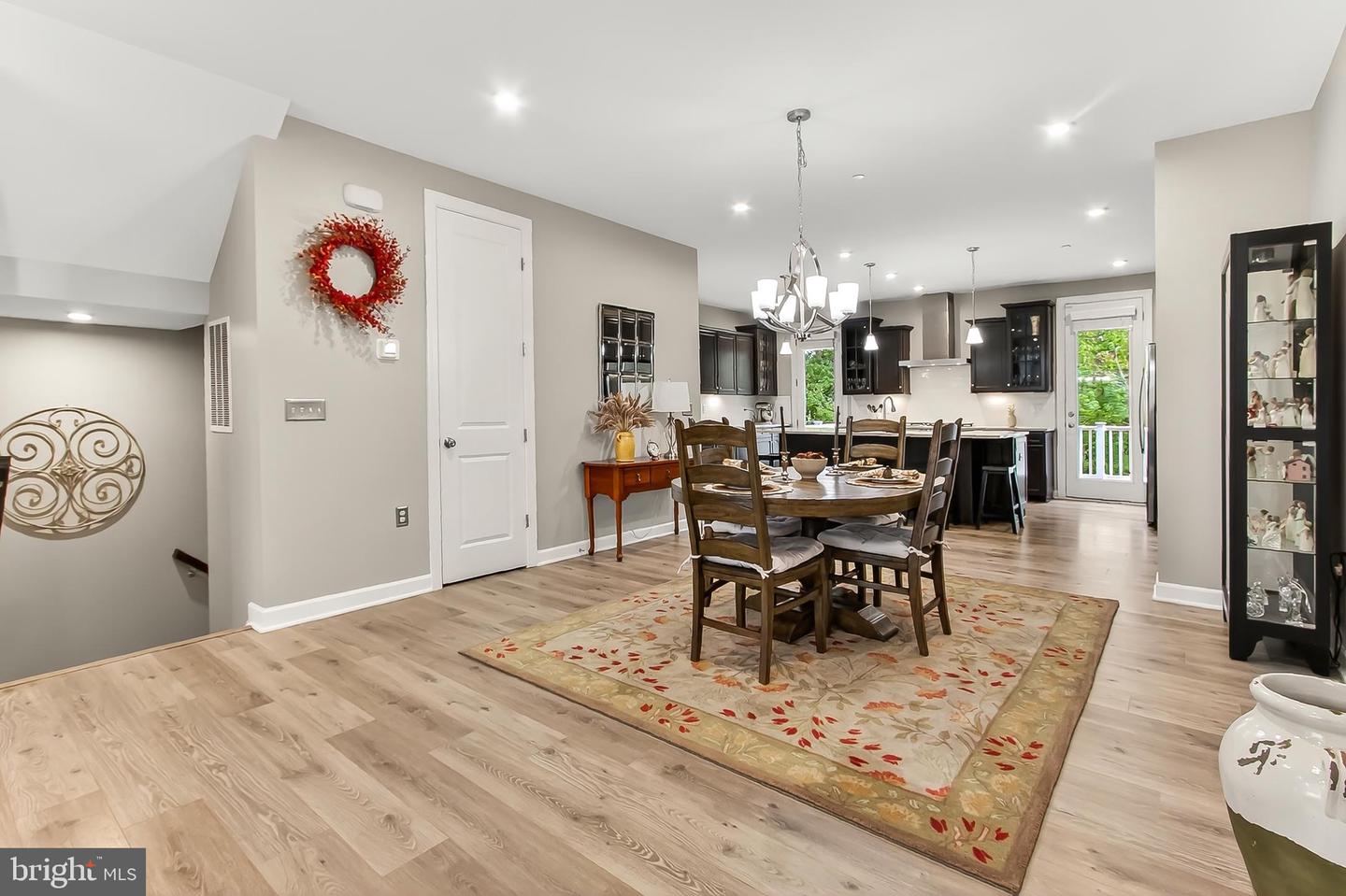 Fairfax, Virginia, 22033, United States, 4 Bedrooms Bedrooms, ,5 BathroomsBathrooms,Residential,Active,1992238