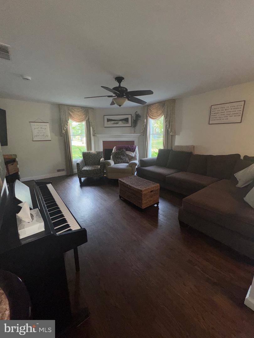 Delanco, New Jersey, 08075, United States, 5 Bedrooms Bedrooms, ,3 BathroomsBathrooms,Residential,Active,1914605