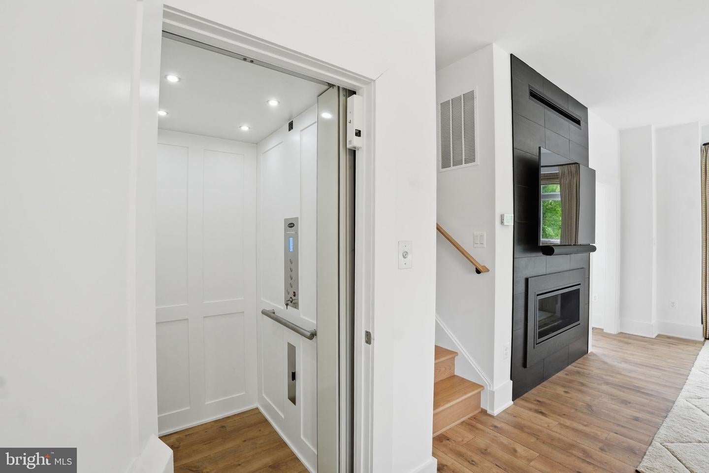 Potomac, Maryland, 20854, United States, 3 Bedrooms Bedrooms, ,5 BathroomsBathrooms,Residential,Active,2044555