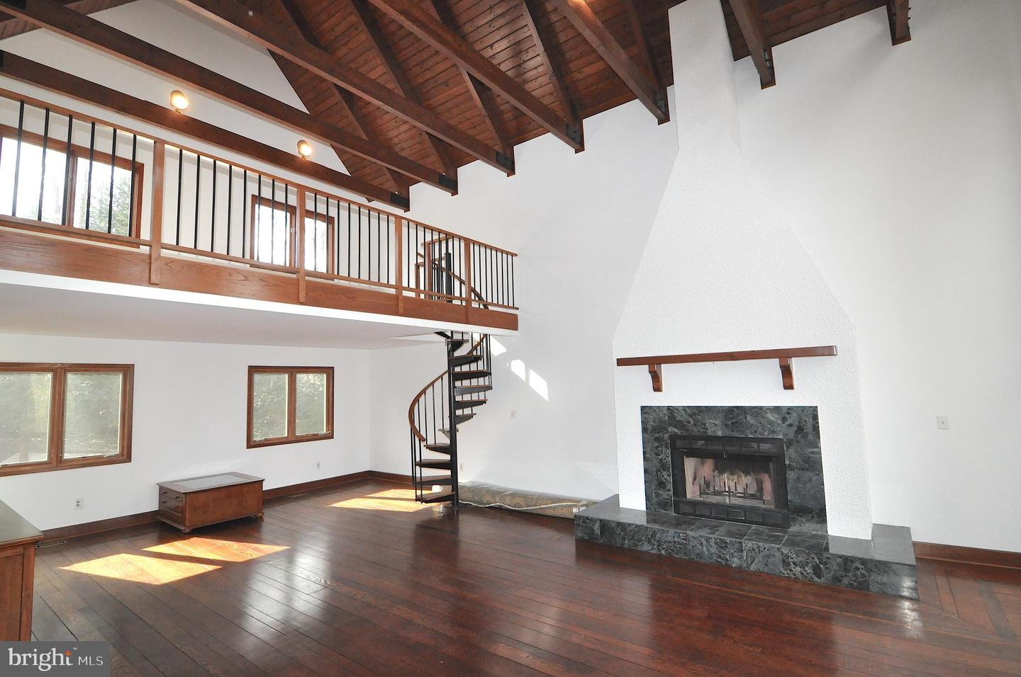 Great Falls, Virginia, 22066, United States, 4 Bedrooms Bedrooms, ,4 BathroomsBathrooms,Residential,Active,1936627