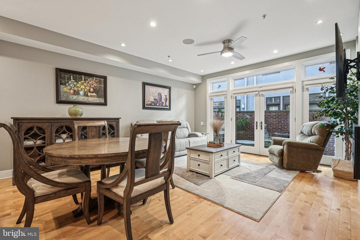 Philadelphia, Pennsylvania, 19147, United States, 4 Bedrooms Bedrooms, ,4 BathroomsBathrooms,Residential,Active,1999178