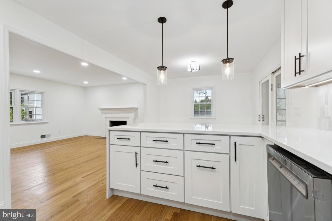 Arlington, Virginia, 22207, United States, 4 Bedrooms Bedrooms, ,3 BathroomsBathrooms,Residential,Active,1934775