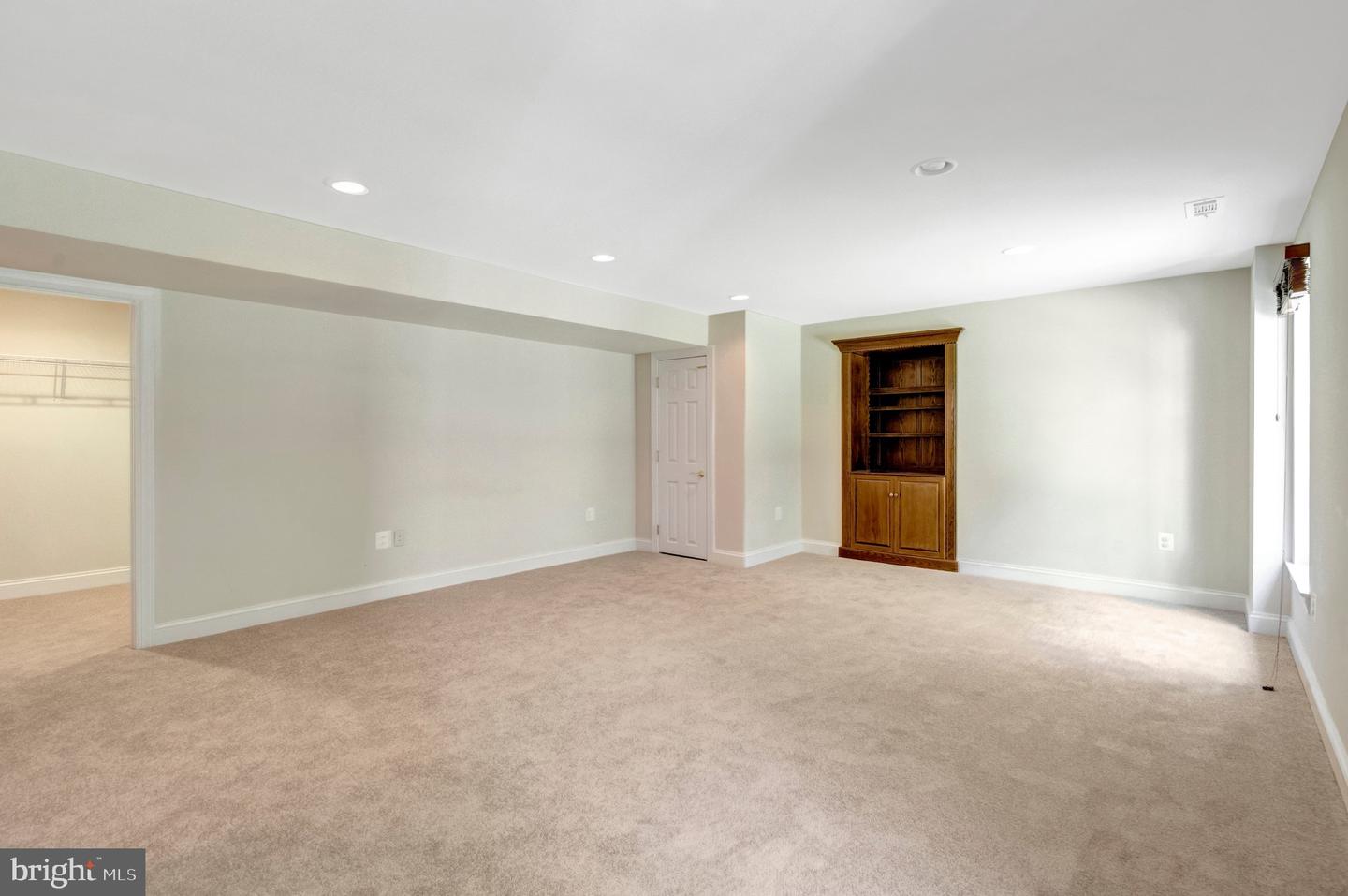 Haymarket, Virginia, 20169, United States, 5 Bedrooms Bedrooms, ,5 BathroomsBathrooms,Residential,Pending,2031766