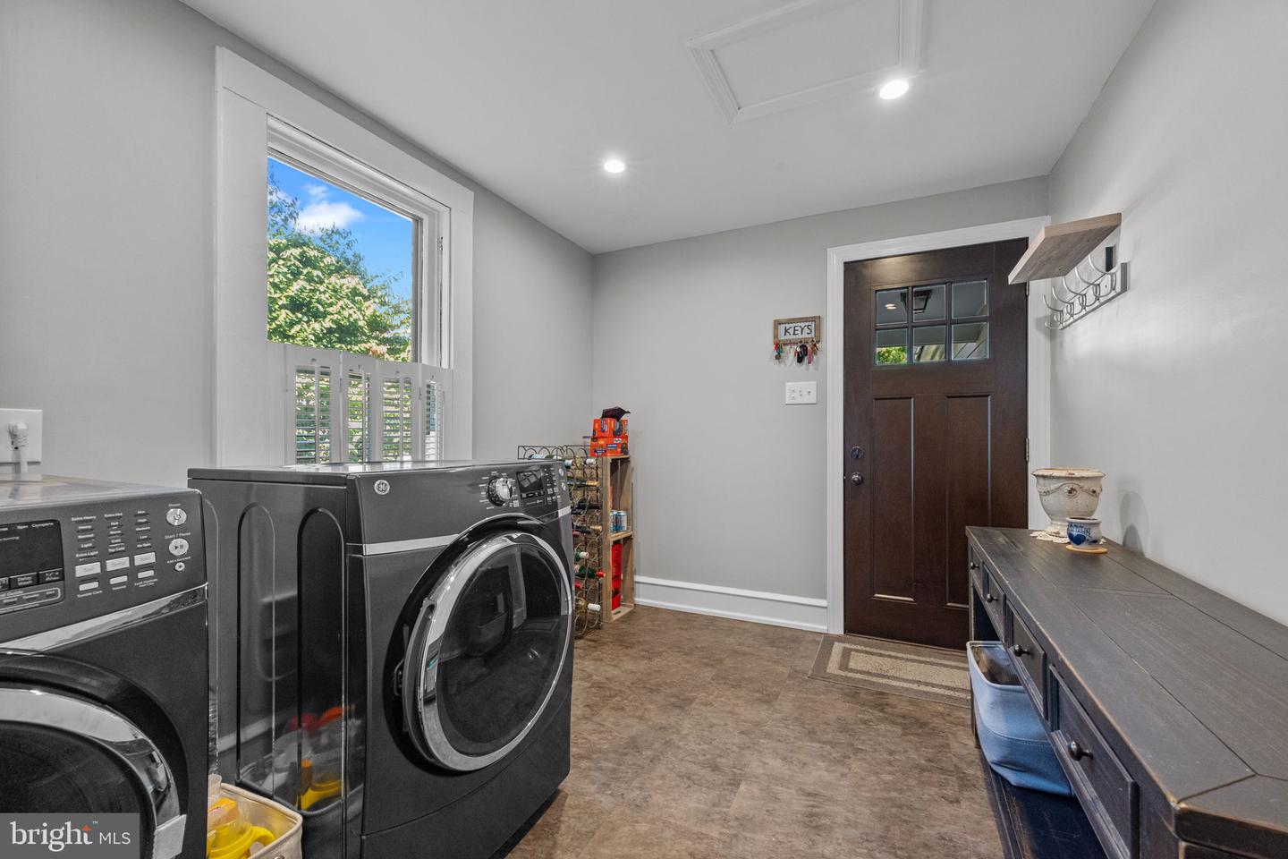 Newtown, Pennsylvania, 18940, United States, 5 Bedrooms Bedrooms, ,3 BathroomsBathrooms,Residential,Active,2011886