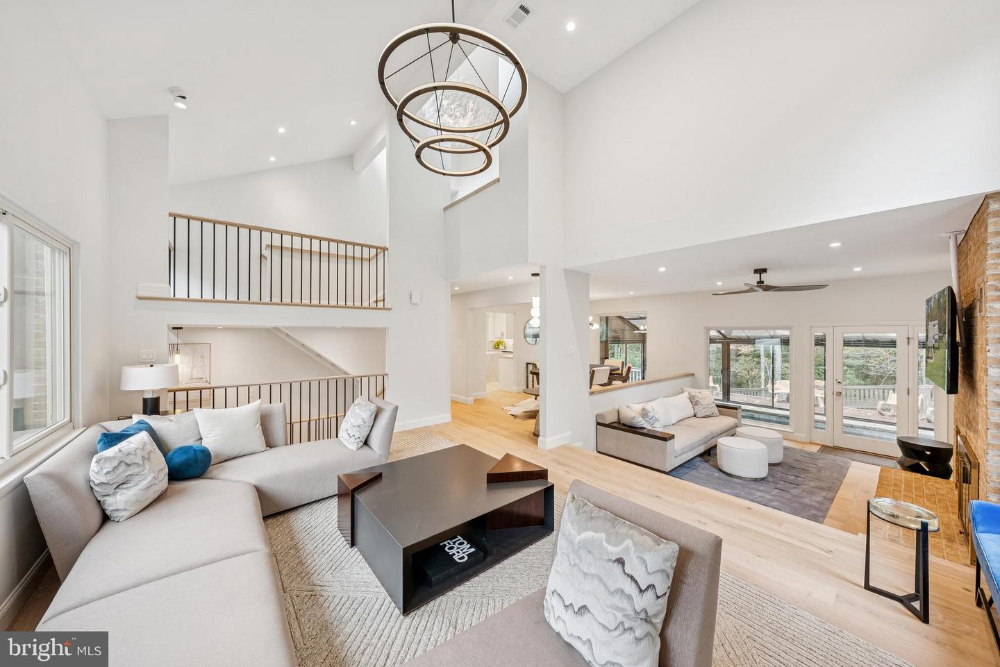 Oakton, Virginia, 22124, United States, 4 Bedrooms Bedrooms, ,4 BathroomsBathrooms,Residential,Active,1971783