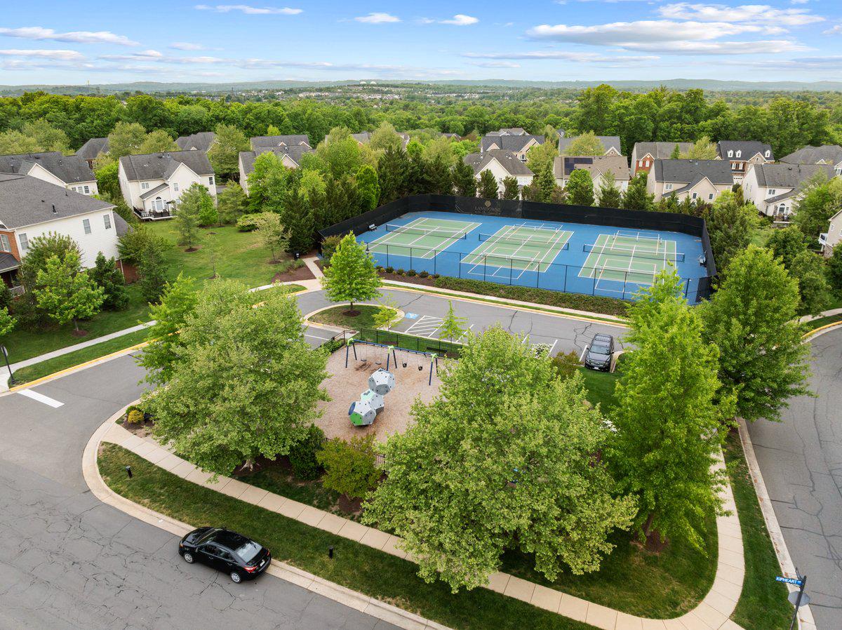 Leesburg, Virginia, 20176, United States, 4 Bedrooms Bedrooms, ,5 BathroomsBathrooms,Residential,Active,2044548
