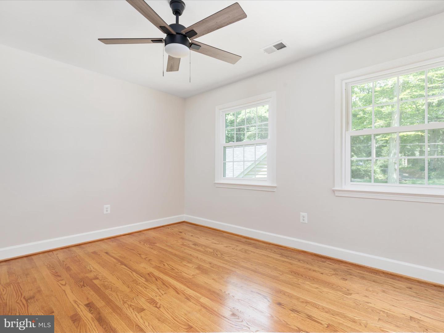 Clifton, Virginia, 20124, United States, 5 Bedrooms Bedrooms, ,5 BathroomsBathrooms,Residential,Active,1998598