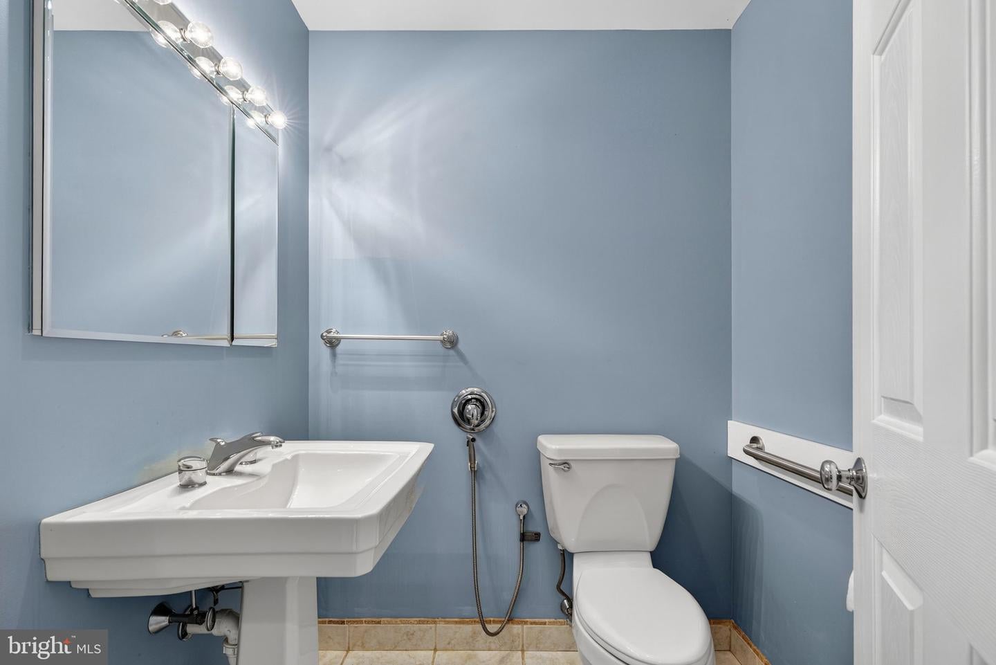 Lovettsville, Virginia, 20180, United States, ,2 BathroomsBathrooms,Residential,Active,1954034