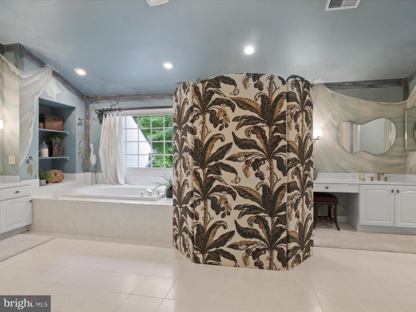 Fairfax Station, Virginia, 22039, United States, 5 Bedrooms Bedrooms, ,5 BathroomsBathrooms,Residential,Active,1943756