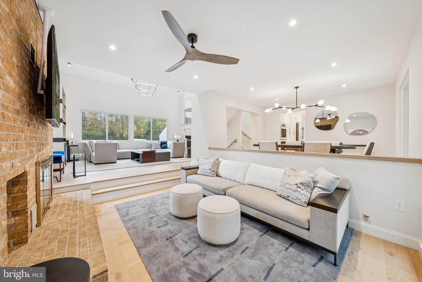 Oakton, Virginia, 22124, United States, 4 Bedrooms Bedrooms, ,4 BathroomsBathrooms,Residential,Active,1971783