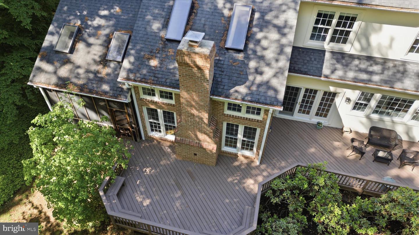 Oakton, Virginia, 22124, United States, 5 Bedrooms Bedrooms, ,5 BathroomsBathrooms,Residential,Pending,2045766