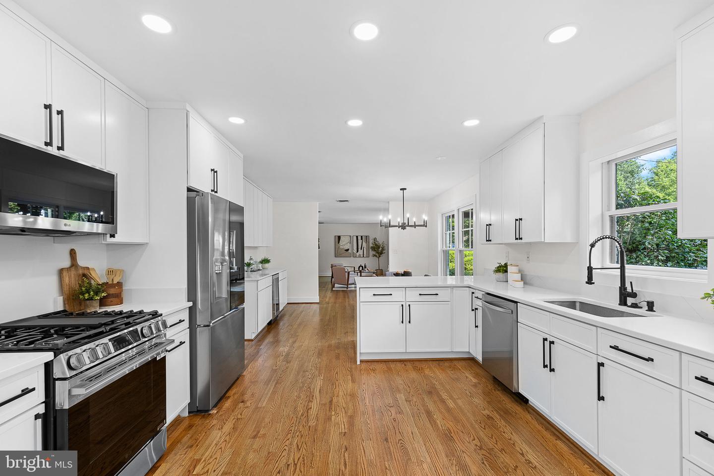 Falls Church, Virginia, 22044, United States, 4 Bedrooms Bedrooms, ,3 BathroomsBathrooms,Residential,Active,1894525