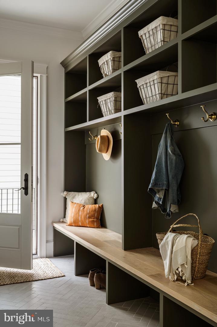 Arlington, Virginia, 22201, United States, 7 Bedrooms Bedrooms, ,8 BathroomsBathrooms,Residential,Active,1944105