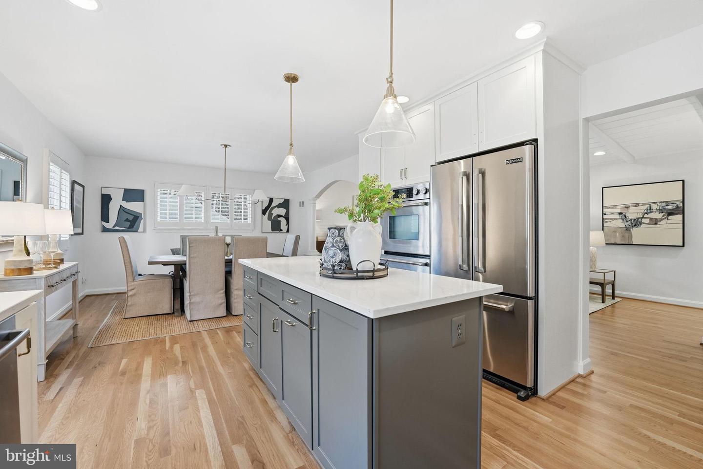 Arlington, Virginia, 22207, United States, 4 Bedrooms Bedrooms, ,3 BathroomsBathrooms,Residential,Pending,2010199