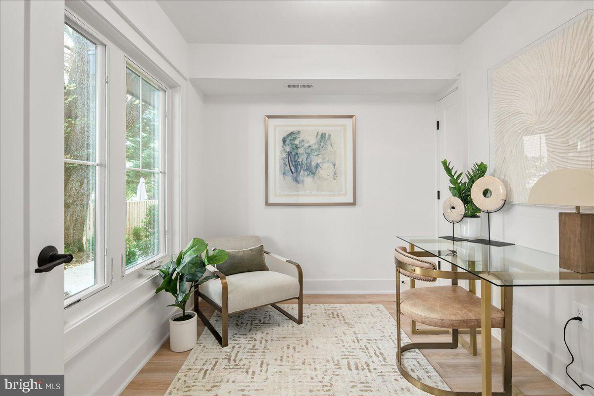 Arlington, Virginia, 22201, United States, 4 Bedrooms Bedrooms, ,5 BathroomsBathrooms,Residential,Active,1954022