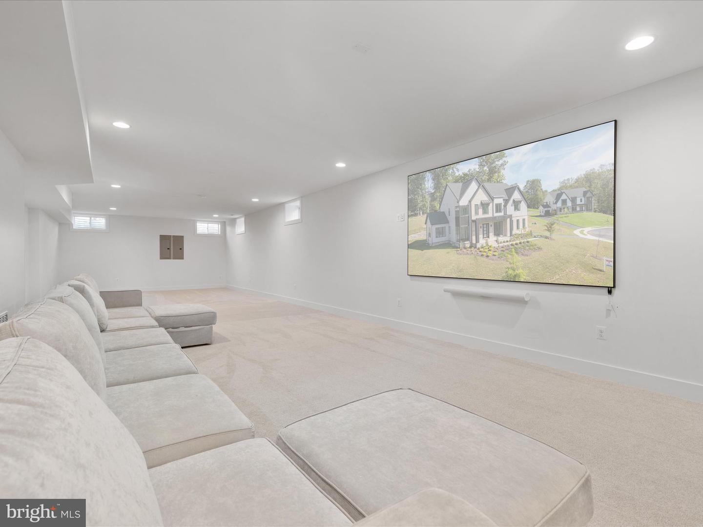 Oakton, Virginia, 22124, United States, 6 Bedrooms Bedrooms, ,6 BathroomsBathrooms,Residential,Active,1960120