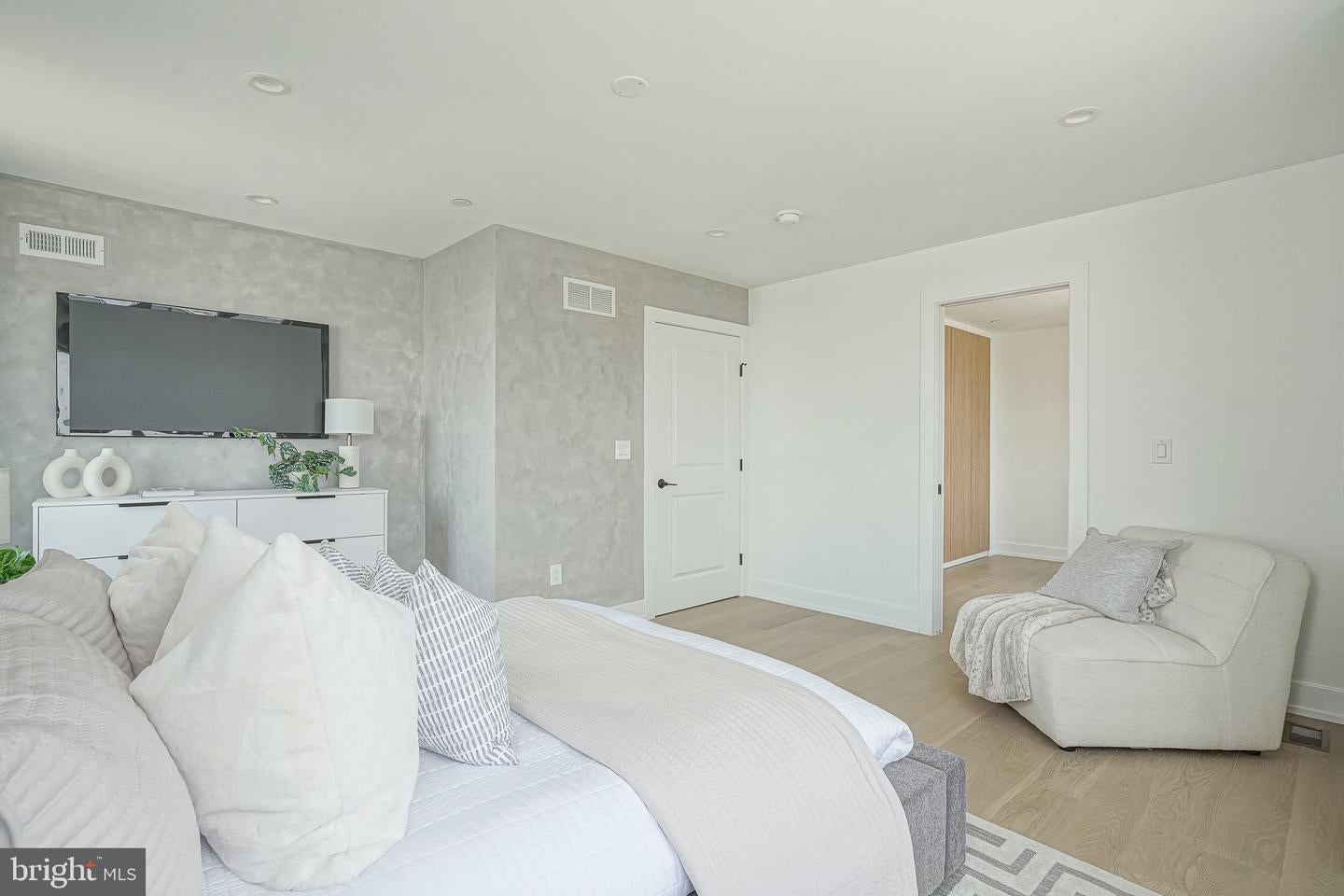 Philadelphia, Pennsylvania, 19125, United States, 4 Bedrooms Bedrooms, ,5 BathroomsBathrooms,Residential,Active,2045558